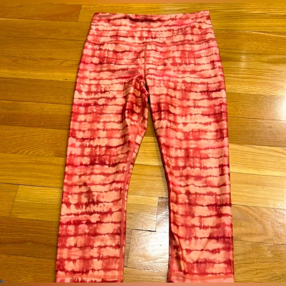 ATHLETA elation printed capri  size Medium NEW W/O tags